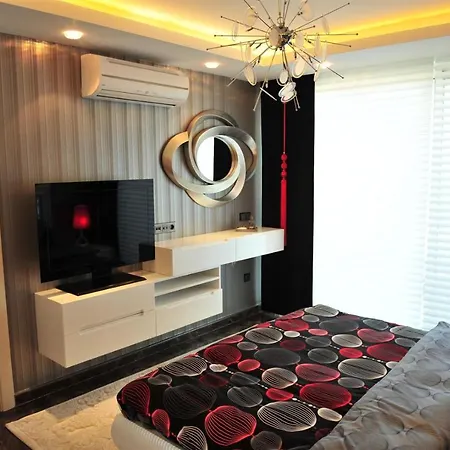 Nice With Shared Pools Near Beach And Center In Alanya Apartament