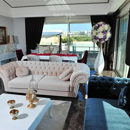 Nice With Shared Pools Near Beach And Center In Alanya